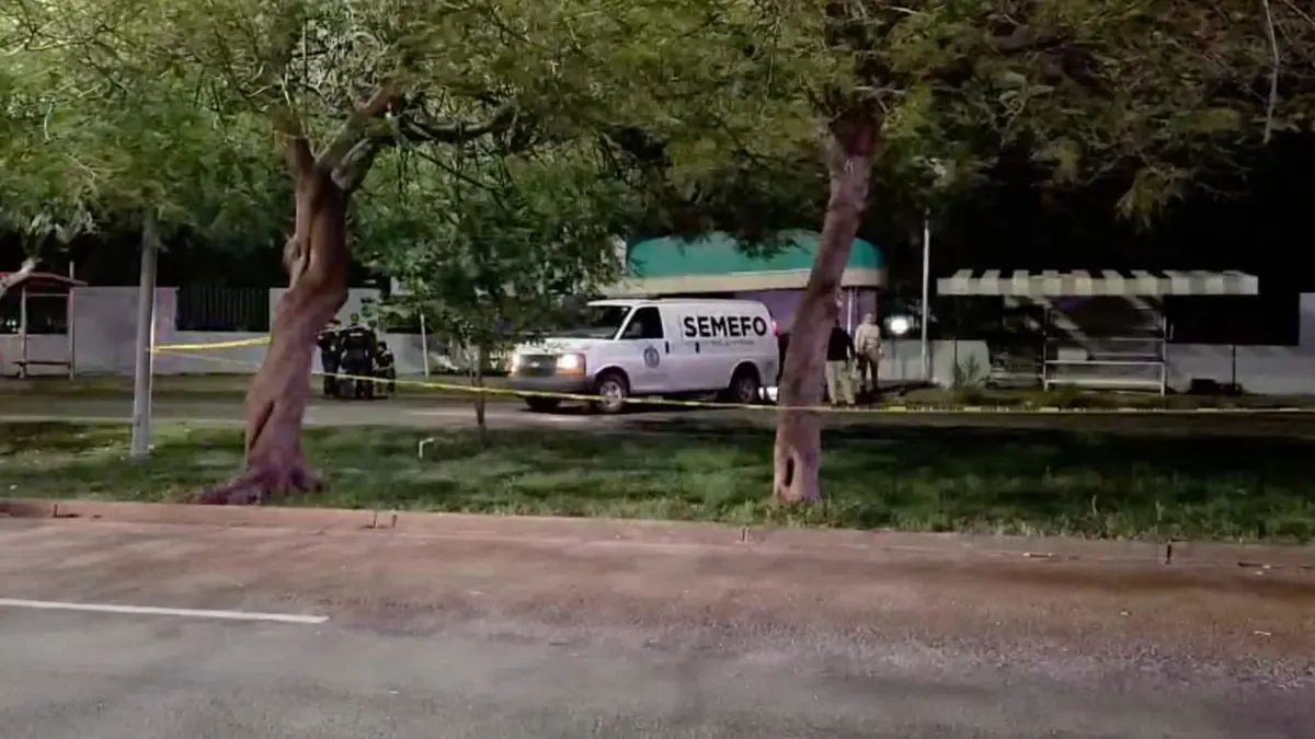 La víctima fue encontrada atada y con un mensaje sobre su cuerpo.