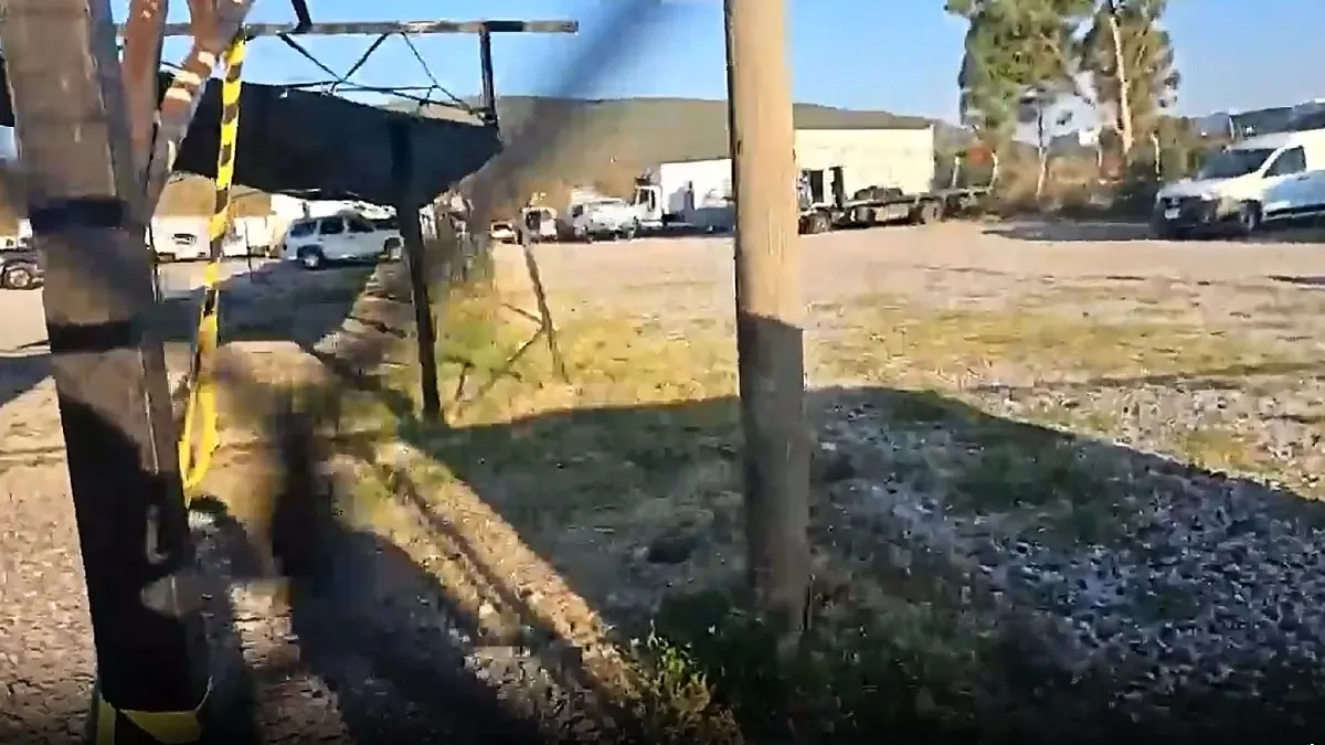 Un hombre fue encontrado en el interior de un contenedor mientras se realizaba una revisión en una pensión de vehículos pesados.