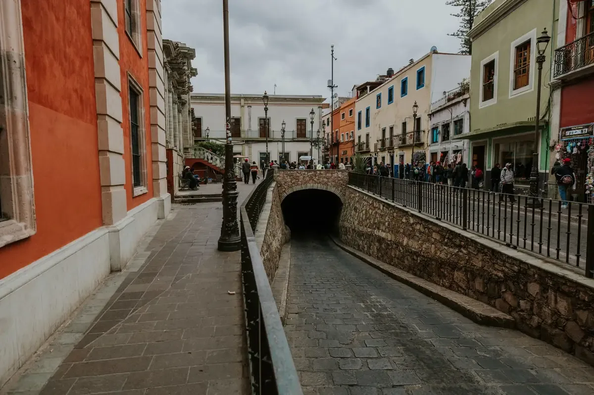 Las autoridades aseguran que el túnel estaba conectado a un ducto de Pemex.