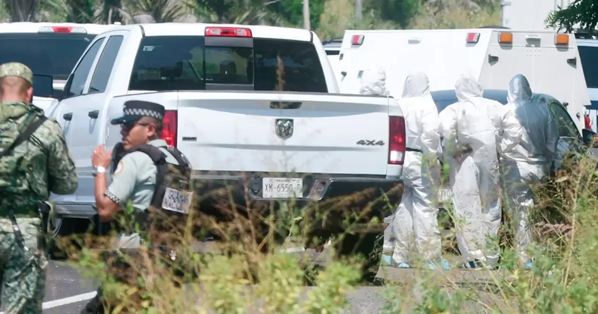 La muerte del diputado Zenyazen Escobar García está bajo investigación de la FGR tras ser hallado dentro de su vehículo.