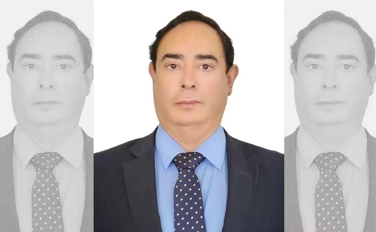 El exfiscal Curiel fue encontrado en su vehículo en un aparcamiento público, mientras la investigación continúa.