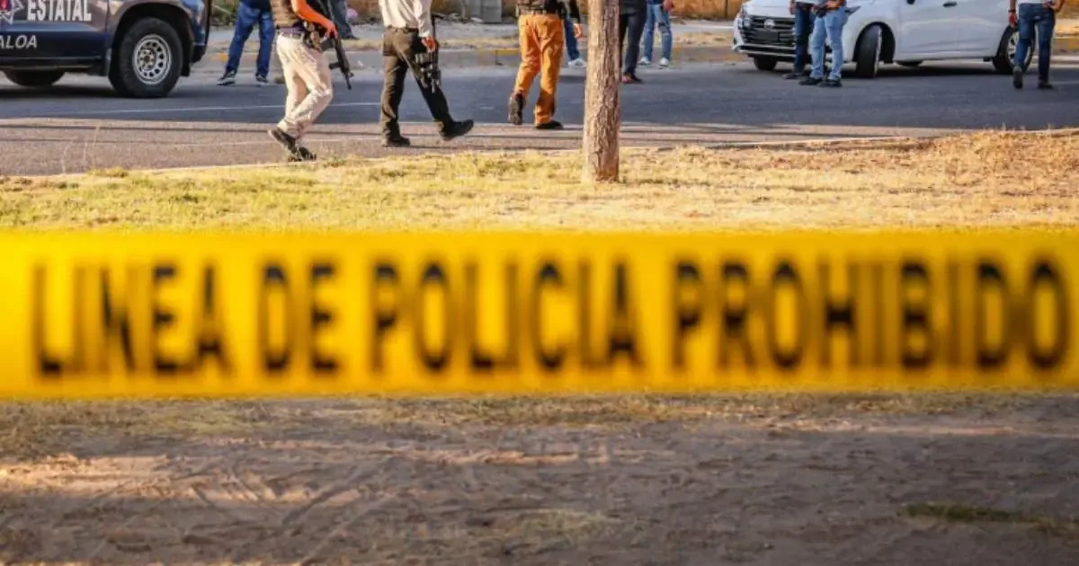 Las autoridades investigan un posible conflicto entre los tripulantes del vehículo.