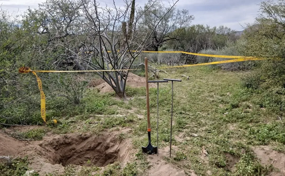 "Hallazgo de fosa clandestina en La Paz, Baja California Sur, con osamentas humanas."