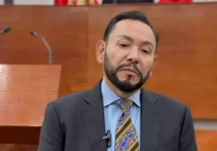 El legislador local responde a los comentarios del alcalde sobre su conocimiento mutuo.