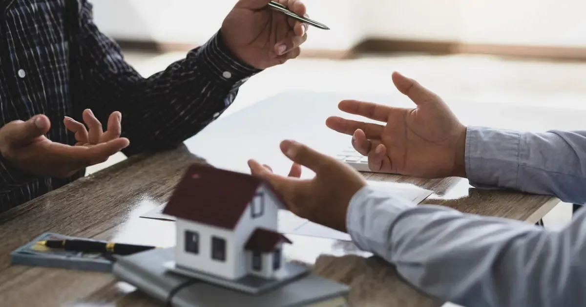 La negativa de un hermano a vender herencia no impide opciones legales para resolver la copropiedad.