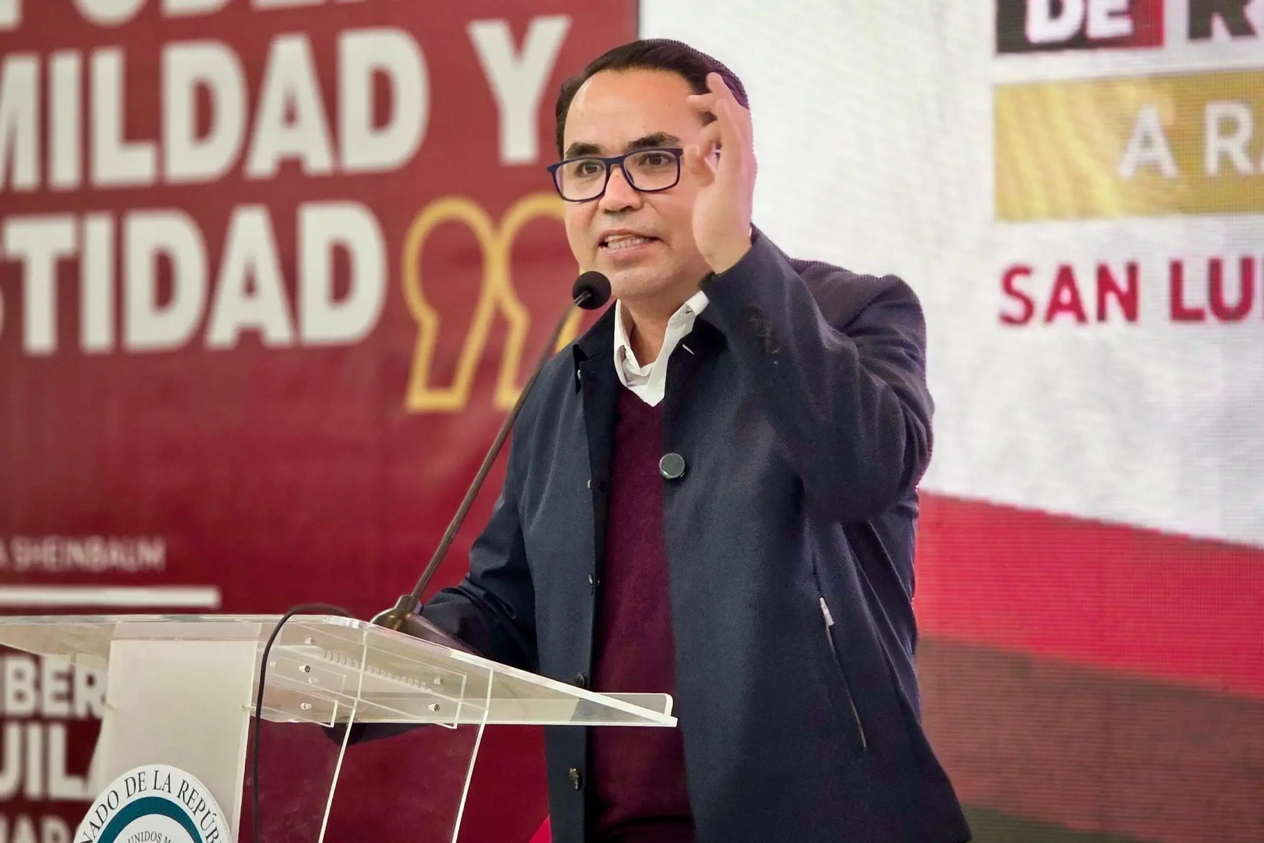 Heriberto Aguilar en el evento de Morena en San Luis Río Colorado.