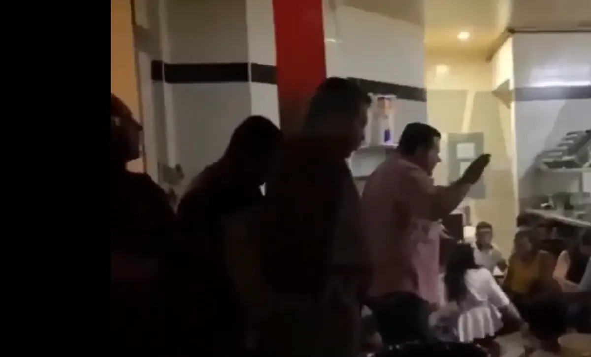 El ataque armado dejó un muerto y varias personas heridas en un restaurante de Sinaloa.