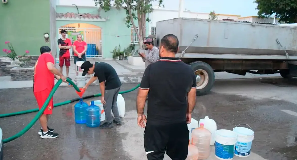 Las autoridades municipales atienden desabasto de agua tras las lluvias recientes en diversas colonias.