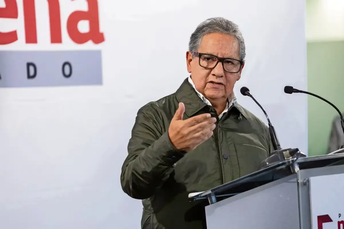 La propuesta busca restringir dispositivos móviles durante la jornada escolar para beneficiar el aprendizaje.