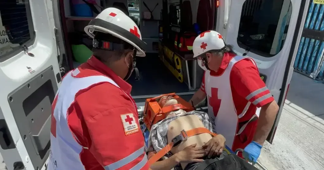 Un sujeto de 39 años resultó herido tras caer de una azotea en un robo frustrado.