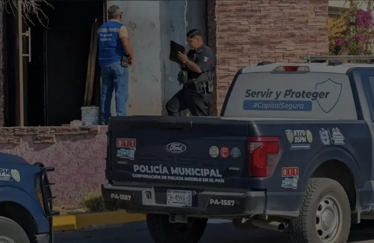 La policía detuvo a un individuo bajo efectos de drogas tras reportes de incendio.