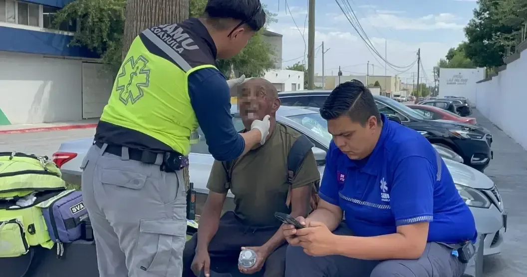Un hombre de 61 años sufrió una caída en la vía pública y recibió atención de emergencia en el lugar.