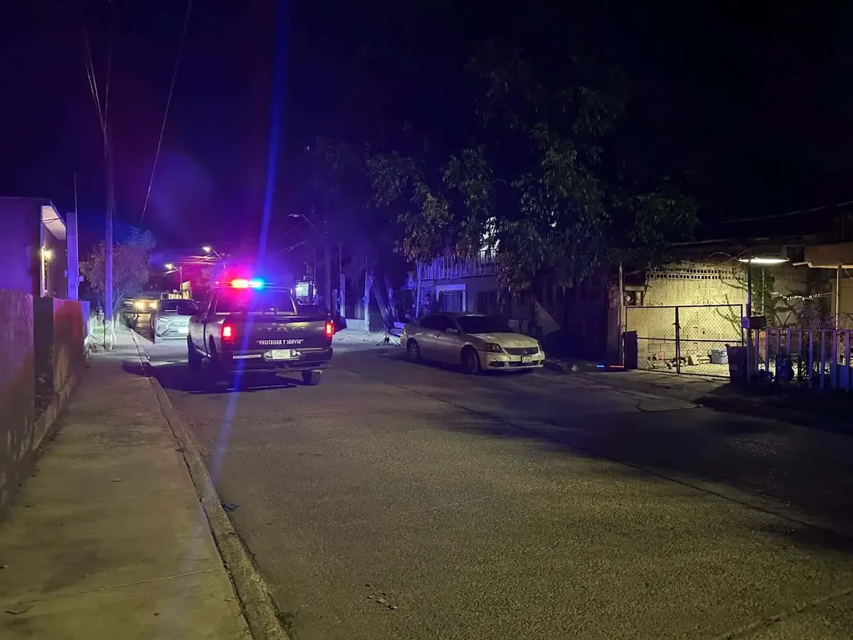 Un joven sufrió lesiones graves tras ser atacado por tres asaltantes en Coahuila.