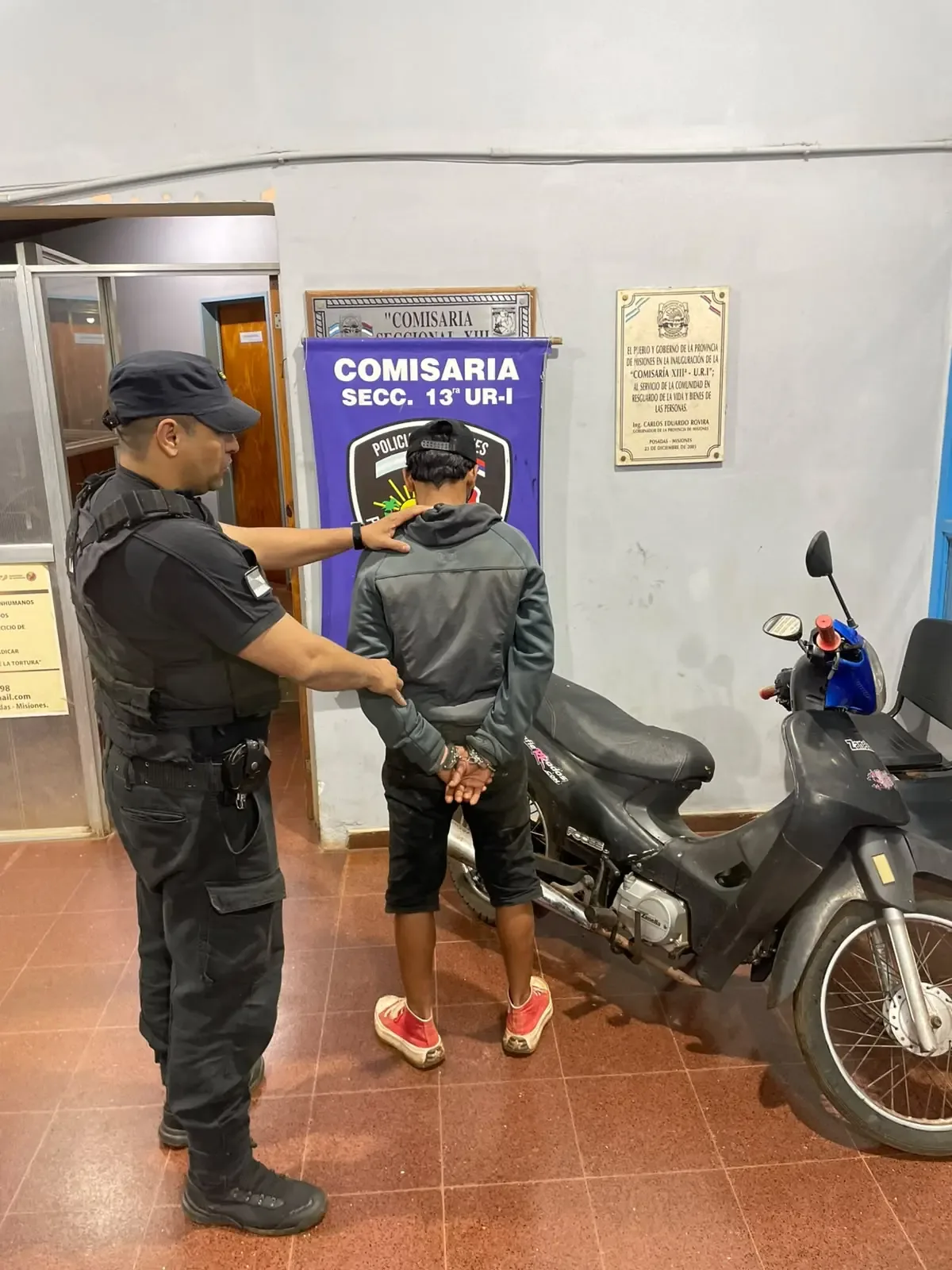 Un hombre intentó justificar la posesión de una moto que había sido robada minutos antes en la ciudad de Posadas.