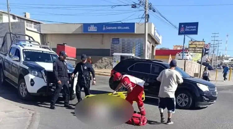 El incidente ocurrió en el periférico Colosio y dejó al afectado con graves lesiones.