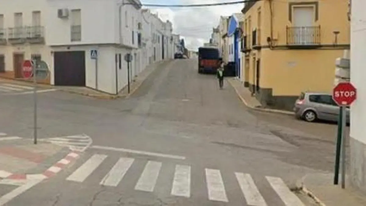 La colisión en Fuente del Maestre se debió a la falta de atención del motorista en un cruce.