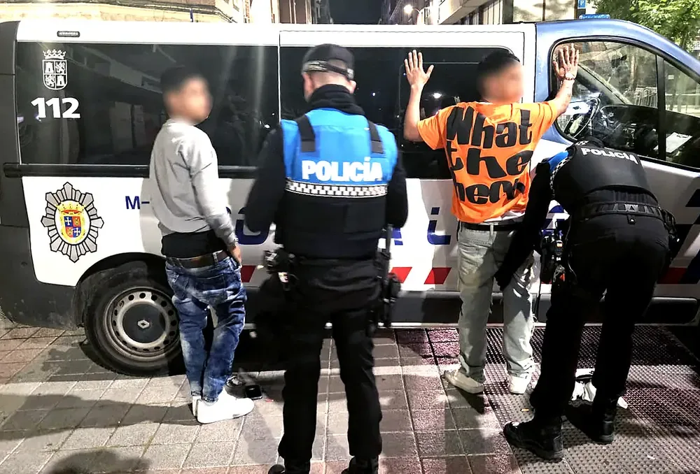 Un ciudadano fue arrestado tras amenazar a un trabajador y portar un arma prohibida.