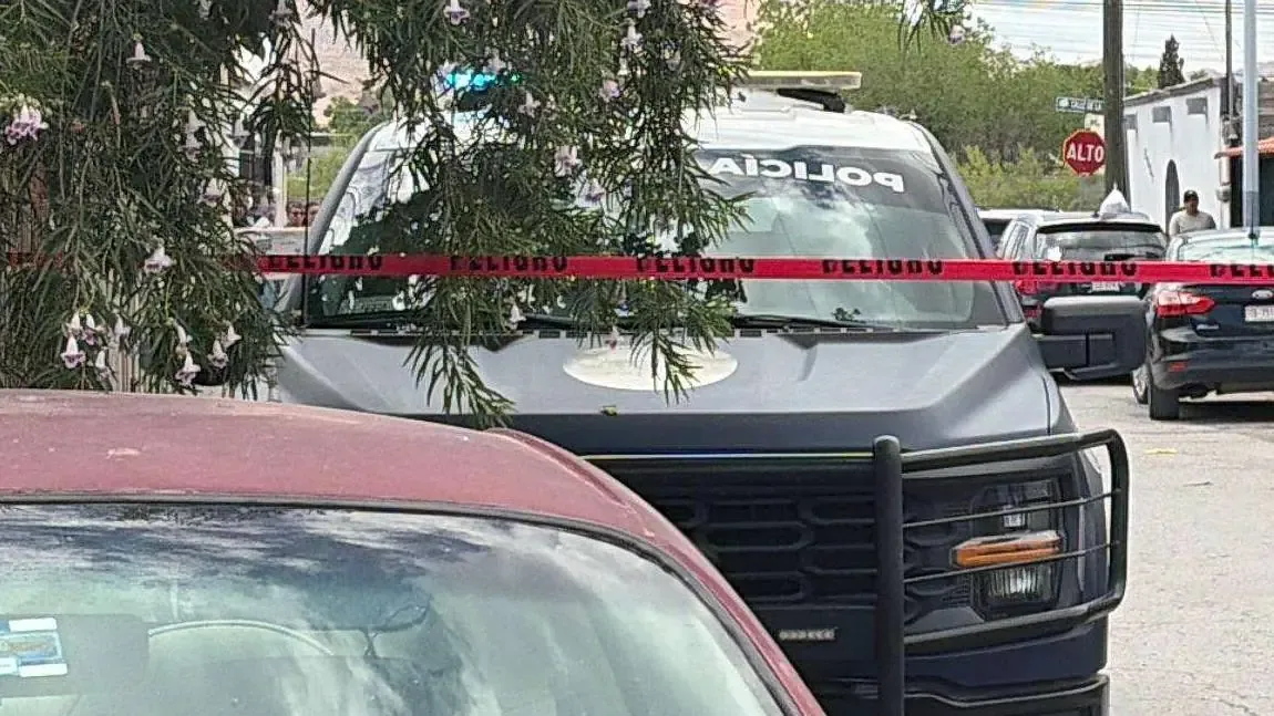 Una mujer descubre a su pareja en un patio, movilizando a los cuerpos de seguridad y la Fiscalía.