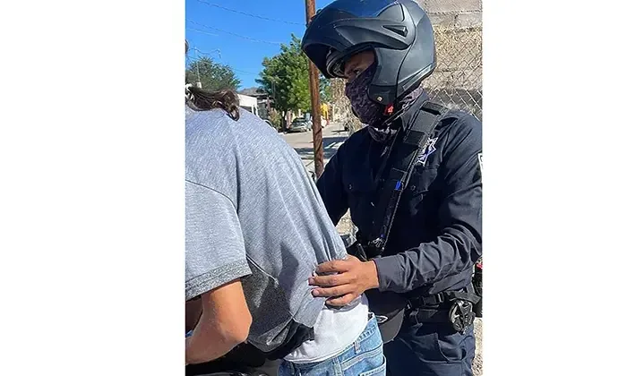 Juan Carlos, de 34 años, ingresó a un cuarto sin permiso y fue arrestado.