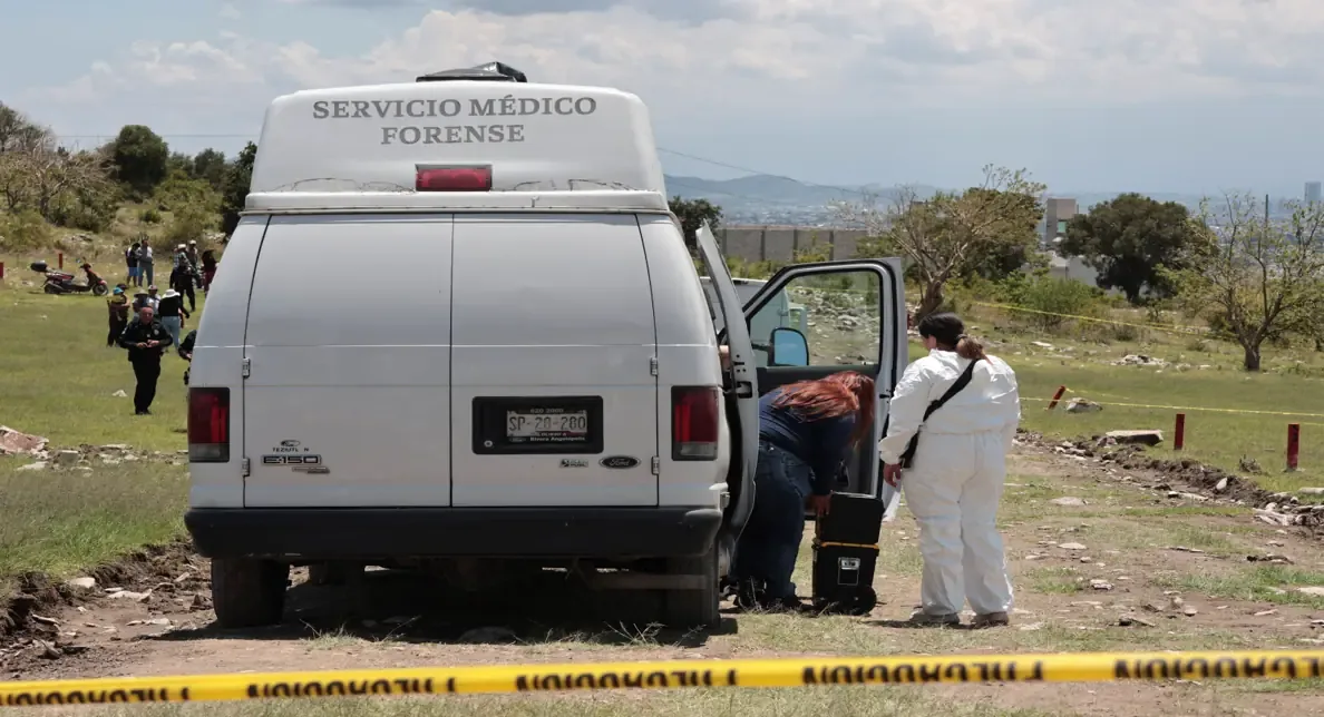 El cuerpo fue encontrado en Santo Tomás Chautla, generando investigaciones por parte de autoridades locales.