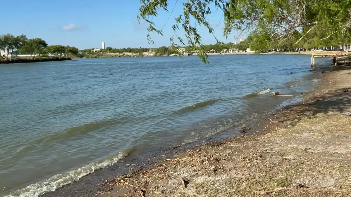 Un hombre de 30 años pereció tras ingresar al río a pesar de las advertencias de prohibición.