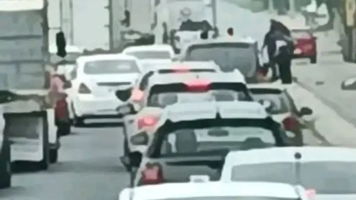 El accidente ocurrió en la Carretera a Laredo, generando caos vial por varias horas.