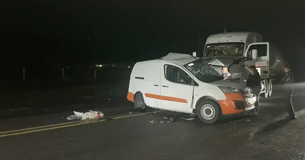 Un grave accidente en la carretera 54 deja un fallecido y un herido entre los ejidos Carneros y Guadalupe Victoria.