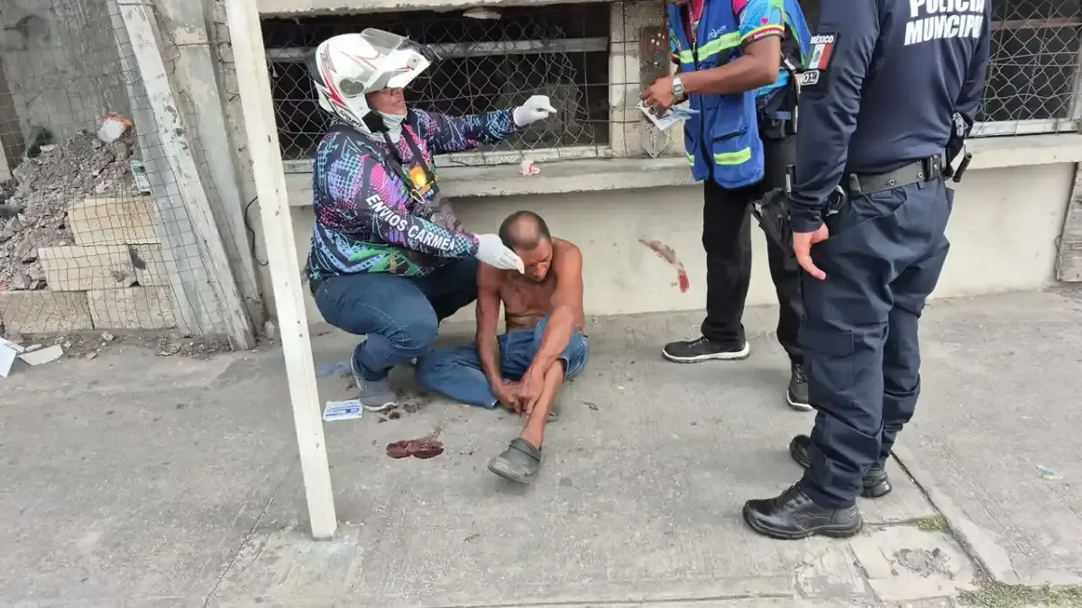 Un hombre perdió el equilibrio y sufrió una hemorragia en la ceja tras chocar contra una pared.
