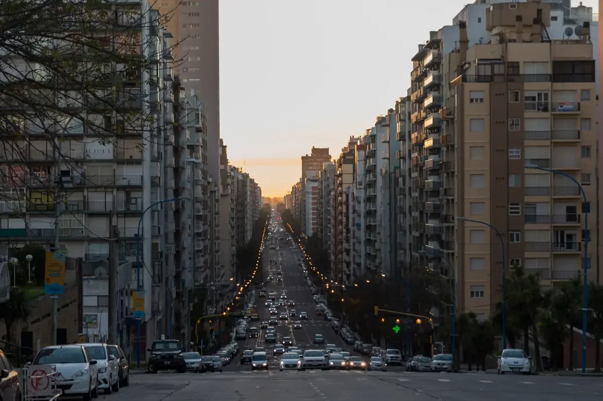 El trágico suceso ocurre en Buenos Aires, donde un hombre es señalado por el triple homicidio.