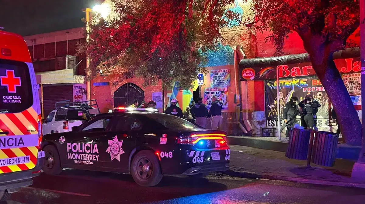 Un hombre falleció tras un ataque armado en el centro de Monterrey, generando una intensa movilización policiaca.
