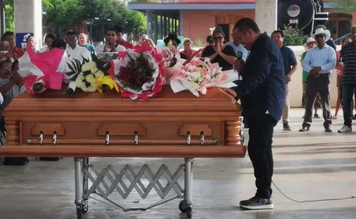 La comunidad exige justicia tras el asesinato de la ex candidata del PVEM durante una festividad local.