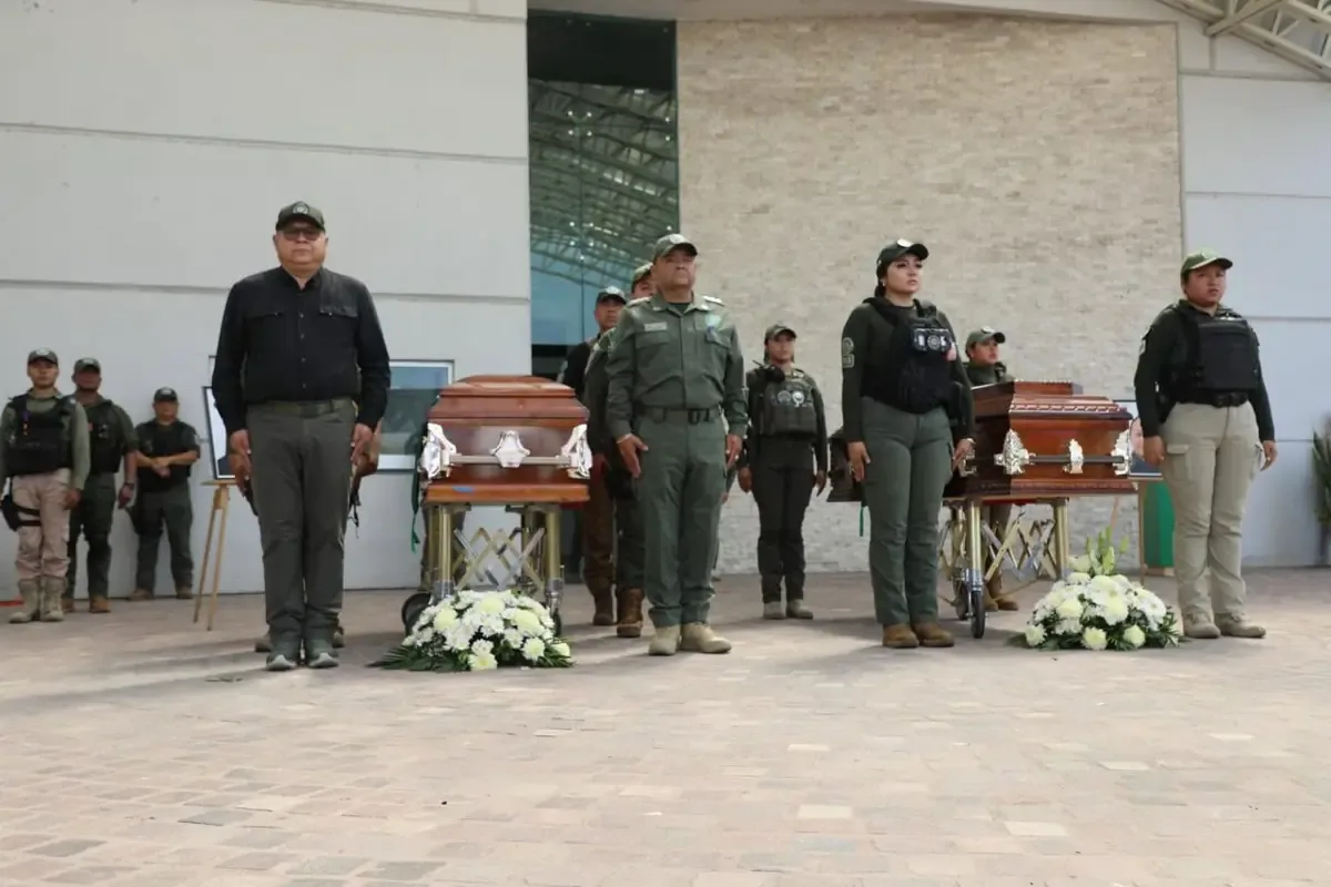 Autoridades rinden homenaje a los elementos caídos en acto heroico, reafirmando el apoyo a sus familias.