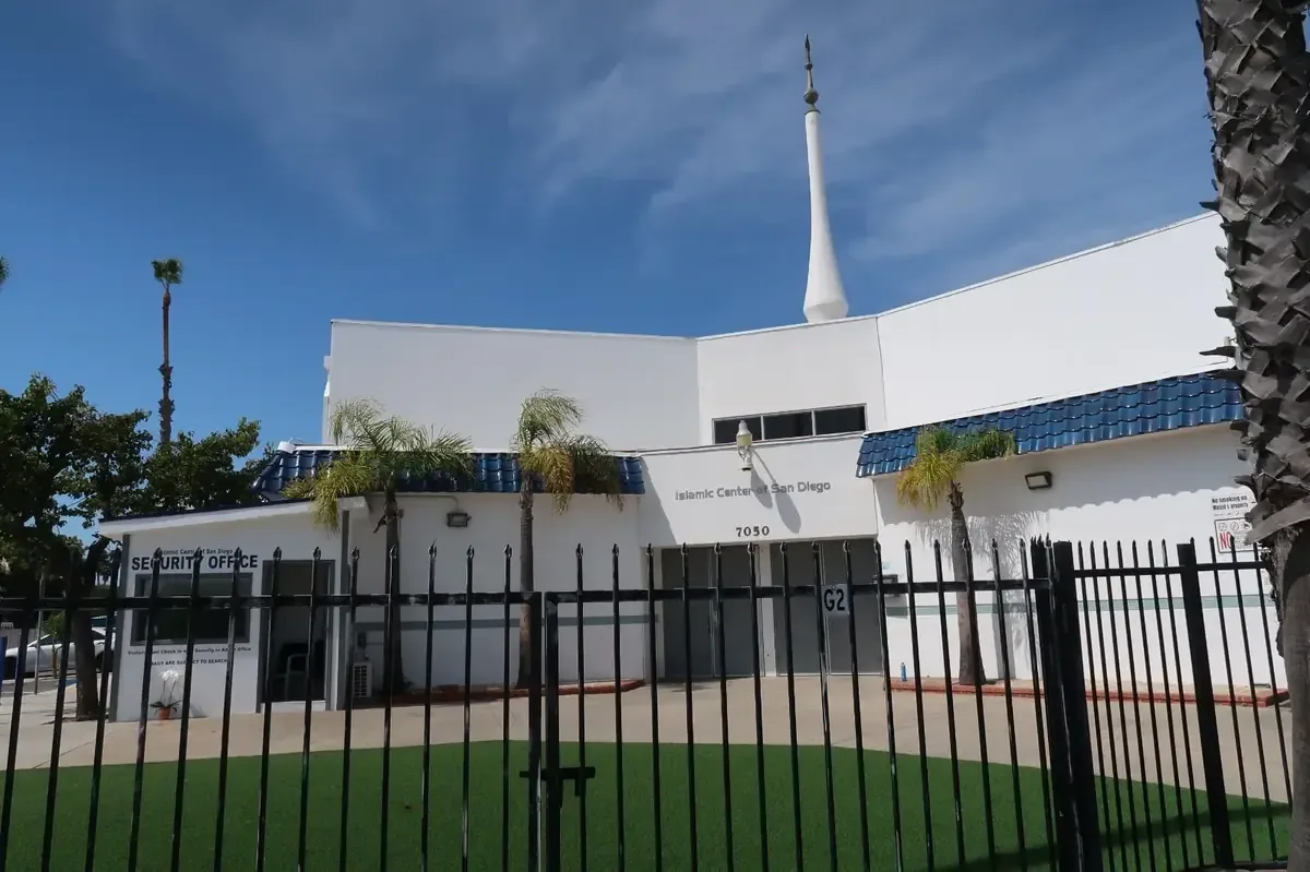 La comunidad islámica de San Diego recuerda a las tres víctimas del trágico tiroteo.