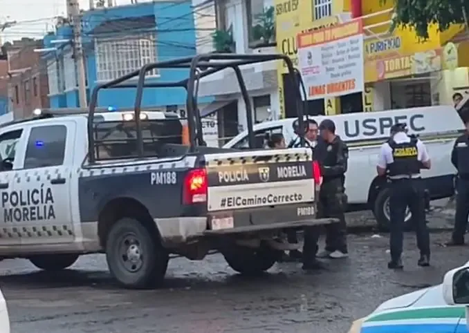Un hombre fue asesinado a balazos en su vivienda, lo que llevó a una intensa operación policial en la zona.