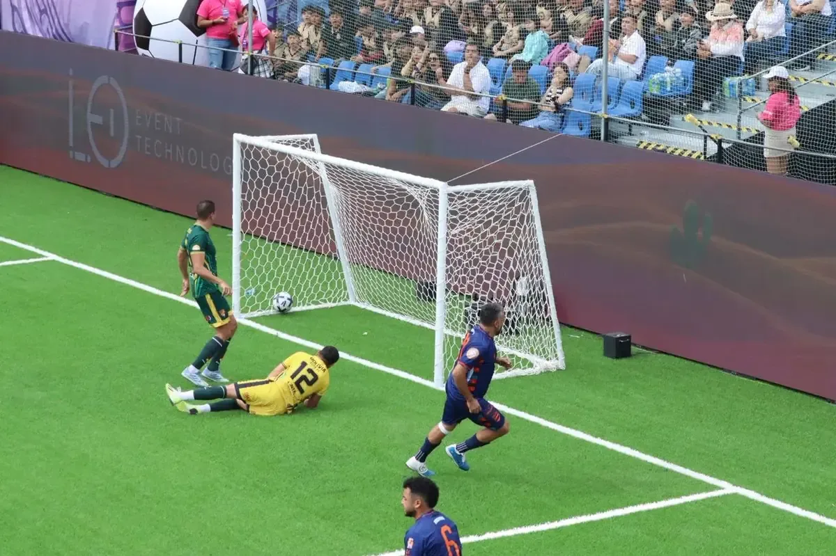 La selección hondureña se lleva su primer triunfo en el torneo con un destacado desempeño ofensivo.