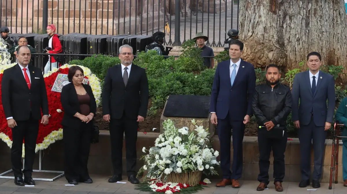 La ceremonia recuerda a quienes perdieron la vida en un ataque que marcó la historia del país.