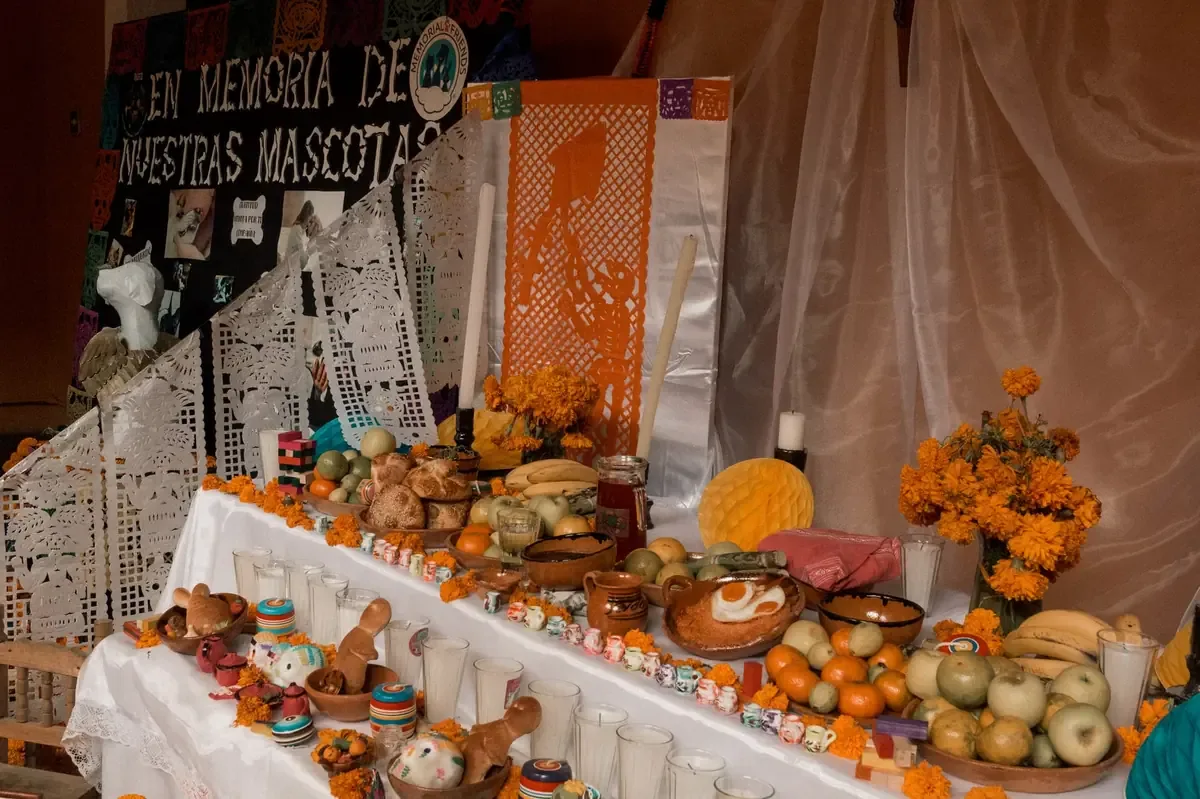 La comunidad se une en luto por la subdirectora Nery Edith tras el ataque en la Escuela Secundaria General número 13.