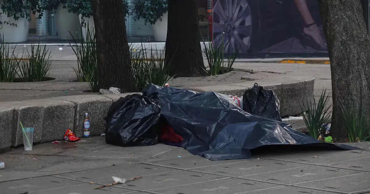 Hoteleros de Monterrey piden atención a la situación de personas sin hogar.