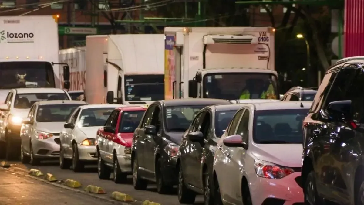 Este sábado, algunos autos tendrán restricciones para circular en la CDMX y Edomex, afectando la movilidad de los habitantes.