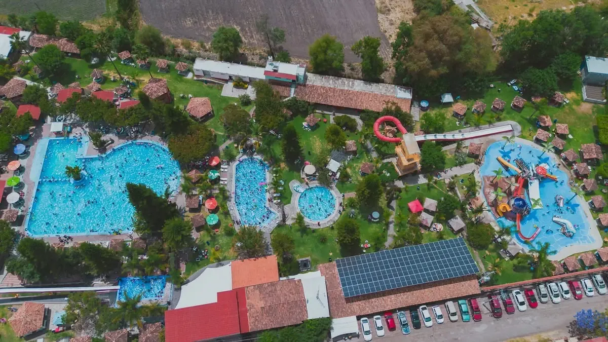 La Feria de los Balnearios busca impulsar el turismo y la recreación familiar en Michoacán.