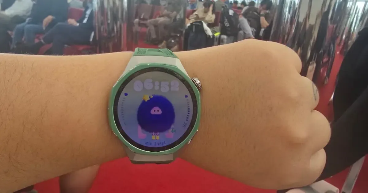 El nuevo reloj inteligente incluye tecnología de monitoreo de salud avanzada.