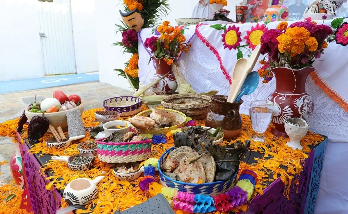 La celebración contará con danzas, ofrendas y una extensa oferta gastronómica para conmemorar a los fieles difuntos.