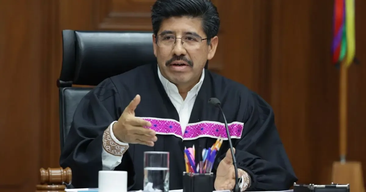 Hugo Aguilar durante la conmemoración del aniversario de la Constitución en Querétaro.