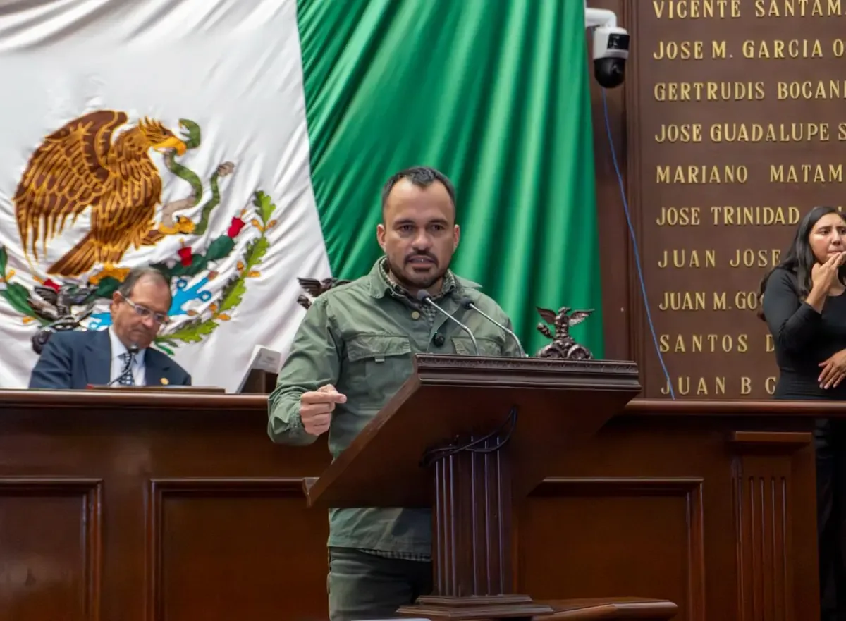 El diputado destacó la responsabilidad de las autoridades en la protección del agua en Michoacán.