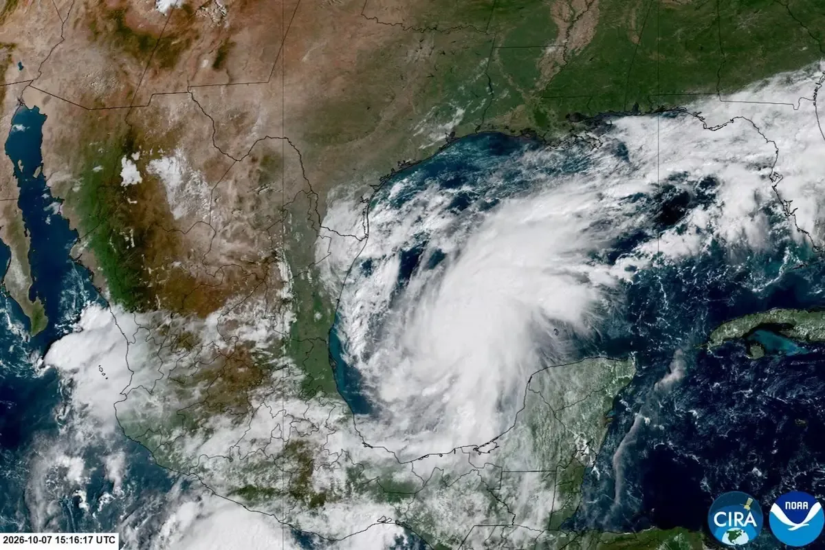 El huracán Isaías avanza hacia Florida, provocando evacuaciones y cortes en producción energética en el Golfo de México.