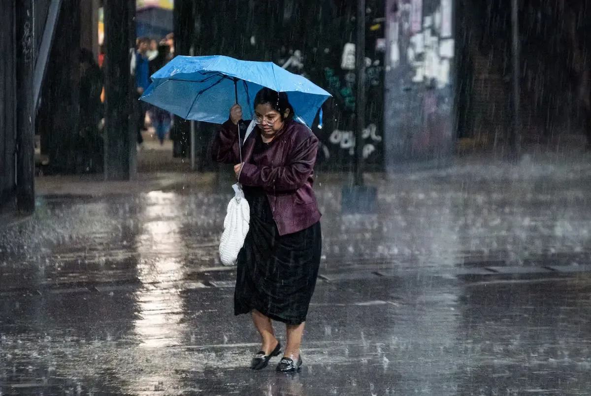 El huracán causa lluvias intensas y se prevén oleajes altos en varios estados de México.