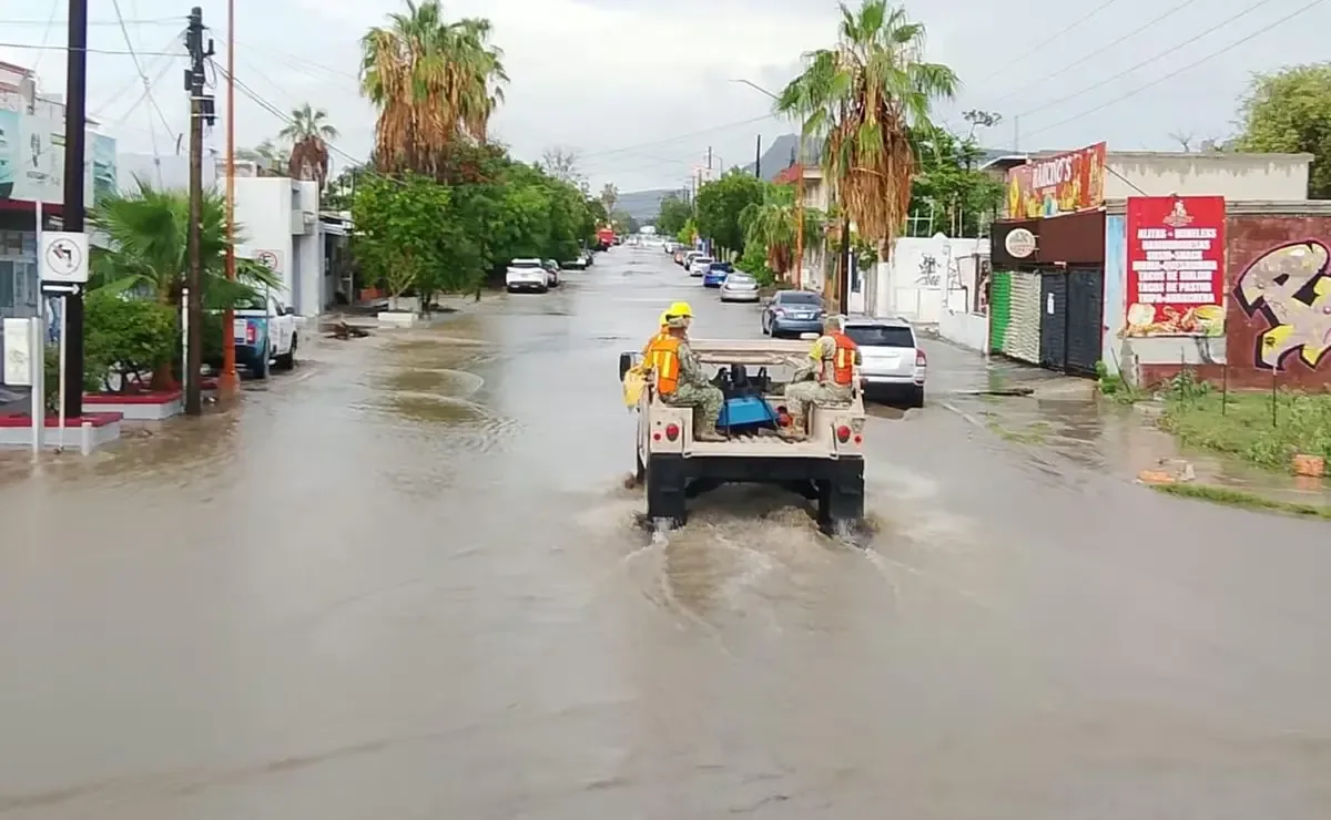 El huracán "Marie" provoca severas lluvias y afectaciones en Los Cabos, con cortes de energía y comunidades incomunicadas.