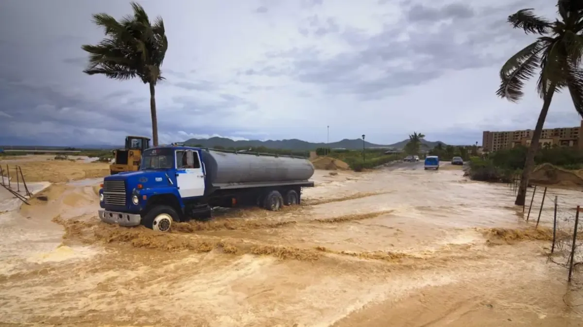 El huracán Polo afectará varias comunidades de Baja California, instan a la población a acudir a refugios temporales.