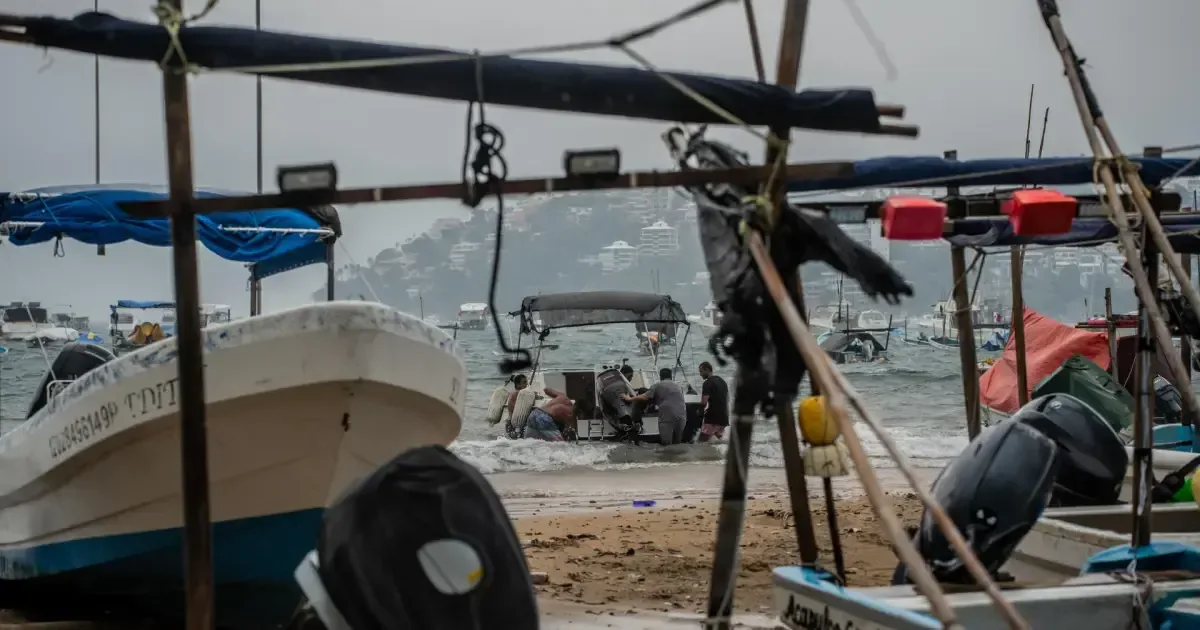 El huracán Polo, categoría 3, causará lluvias intensas y oleaje fuerte en la región.