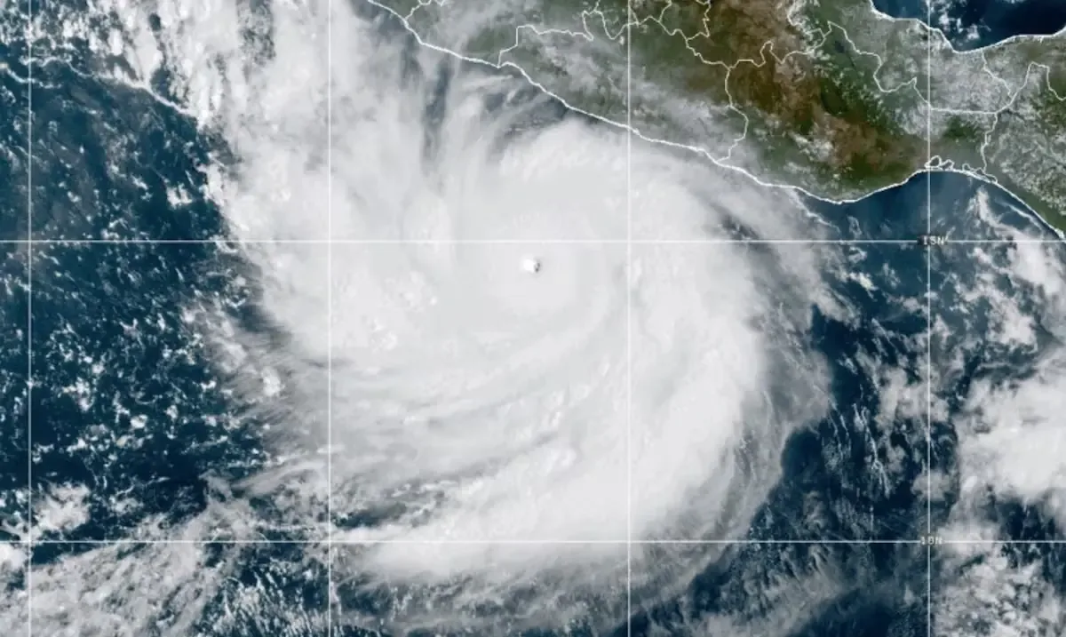 El huracán Polo representa una amenaza significativa para la costa suroeste de México.